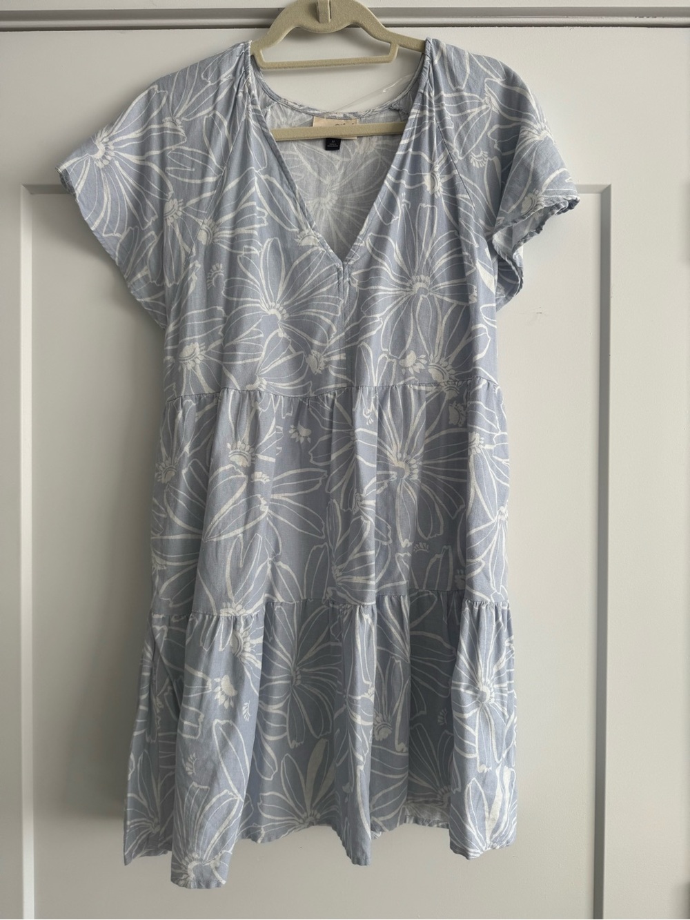 Universal Thread Light Blue & White Floral Tiered V-Neck Mini Dress